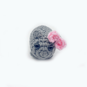 Llavero de peluche hecho a mano de 7 cm con sonido de piano, diseño de hámster triste llorando, para mochila - Product Image 4