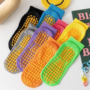 Nhà Sản Xuất Unisex Biểu Tượng Tùy Chỉnh Trẻ Em Của Giữa Ống Thể Thao Thoáng Khí Không-Trượt Sàn Trampoline Vớ - Product Image 1