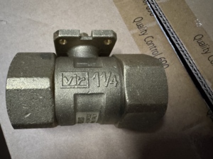 Válvula de Bola Industrial VAI61.32 con Control de Temperatura, Flujo Proporcional, Lista para Automatización en Sistemas HVAC - Product Image 3