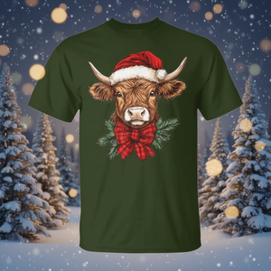 T-shirt avec chapeau de Père Noël pour vache des Highlands, design de vache de Noël avec motif « Mooey » - Product Image 3