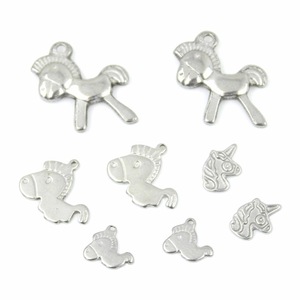 Pendentif breloque licorne en acier inoxydable, forme cheval à bascule, apprêt pour bijoux, accessoire DIY, couleur argent, finition lisse - Product Image 1