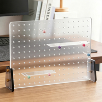 Organisateur de bureau en acrylique transparent avec crochets personnalisables et base stable pour la maison et le bureau