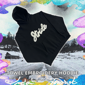 Sweat à capuche unisexe en molleton brodé Stride noir, décontracté, tricoté, avec logo frontal, poche, coupe classique, anti-plis, respirant - Product Image 2