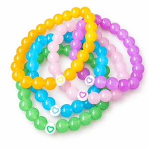 Pulseras de Cuentas de Plástico Coloridas y Modernas para Niños con Dijes de Letras y Corazones Unisex - Product Image 2