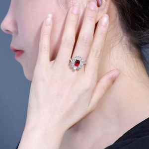 Ensemble de bijoux de luxe SGARIT, bague et pendentif, Afrique du Sud, diamant naturel 35 pièces 1,482 ct et rubis naturel du Mozambique 2,05 ct, or 18 carats - Product Image 4