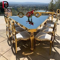 Table de banquet triangulaire en acier inoxydable doré pour événements hôteliers et mariages