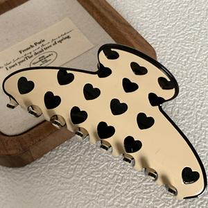 Pince à cheveux personnalisée pour femme, demi-épaisse, 11 cm, motif cœur rouge, antidérapante, en acétate, idéale pour les fêtes et la Saint-Valentin - Product Image 3