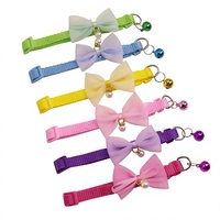 Collier pour animaux de compagnie en polyester avec nœud papillon, garniture de perles, clochette, boucle de sécurité réglable, mignon, pour chatons et petits chiens, accessoires