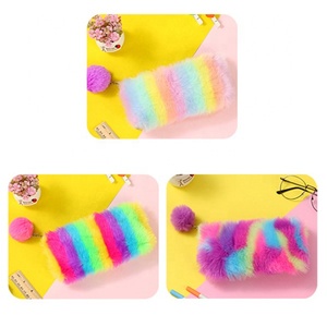 <span class=keywords><strong>Astuccio</strong></span> per le matite della peluche di pendenza viola rosa della scuola della borsa della matita della pelliccia sveglia variopinta all'ingrosso delle ragazze Creative - Product Image 3