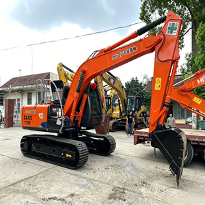 Excavadora de cadenas mediana ZX120 con operación flexible para renovación de terrenos de huertos en montaña - Product Image 1