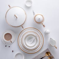 Assiettes, bols et tasses en porcelaine fine P&T Luxury Bone China avec bordure dorée pour hôtel, restaurant, banquet, restauration fine, vente en gros