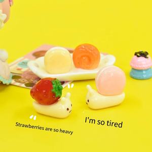 HENGXIN Mini comida divertida juguetes colorido Caracol pan fresa <span class=keywords><strong>Donut</strong></span> Macaron helado galleta resina encantos para artesanía casa de muñecas - Product Image 2