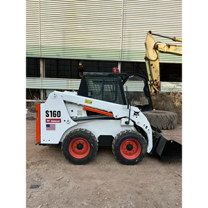 Chargeuse compacte Bobcat S160 d'<span class=keywords><strong>occasion</strong></span>, faible nombre d'heures de travail, avec accessoires <span class=keywords><strong>godet</strong></span> et <span class=keywords><strong>fourche</strong></span>, à vendre - Product Image 2