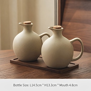 Ensemble de bouteilles distributrices d'huile d'olive <span class=keywords><strong>en</strong></span> céramique avec <span class=keywords><strong>bouchon</strong></span> <span class=keywords><strong>en</strong></span> liège, poignée et plateau <span class=keywords><strong>en</strong></span> bois, et cruche à vinaigre <span class=keywords><strong>pour</strong></span> le rangement sur comptoir de cuisine - Product Image 6