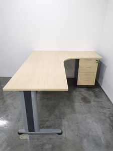 Table de bureau en forme de L J Pied en métal avec piédestal 4D Bureau pratique pour bureaux ou espaces de travail professionnels - Product Image 5