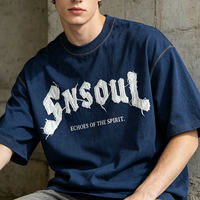 100% Baumwolle Gewaschenes T-Shirt Handgefertigtes Distressed-Shirt mit Ausgefranstem Applikations-Logo und Kontrastnähten Übergroßes Vintage-Streetwear-Shirt