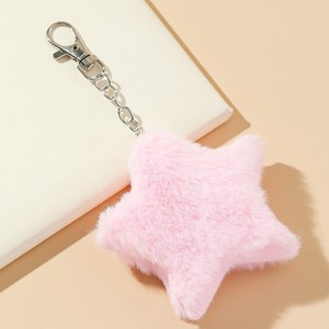 Llavero de Peluche Estrella Rosa con Mosquetón de Piel Sintética de Conejo, Accesorio de Moda para Bolsos - Product Image 3