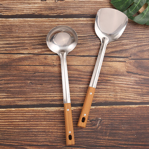 Juego de utensilios de cocina de acero inoxidable con mango de madera, juego de 5 piezas de cucharas, espátulas y cucharones para sartenes antiadherentes - Product Image 3