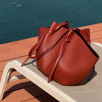 Bolso de Mano Personalizado para Mujer, de Gran Capacidad, Material Suave de PU, con Correa de Hombro y Logotipo Personalizado, Tendencia de Moda 2026