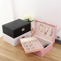 Grande Boîte à Bijoux 2 Couches en Gros avec Serrure pour Femmes, Organisateur de Rangement pour Bagues, Boucles d'Oreilles et Colliers en Cuir PU