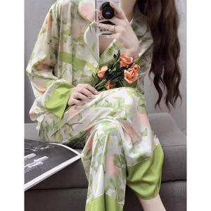 Nuevo <span class=keywords><strong>Netflix</strong></span> Hot Senior Sense of Ice Silk Pijamas Primavera Flores dulces Pantalones largos de manga larga Ropa de casa para mujer - Product Image 3