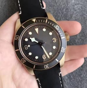 Montre mécanique de luxe pour homme, 43 mm, verre saphir, boîtier en acier inoxydable de designer avec bracelet en cuir - Product Image 2