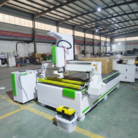 Machine de fraisage CNC industrielle 3 axes 1300*2500mm avec commande DSP, servomoteur, transmission à engrenage unique PLC pour le bois et le MDF