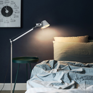 Lámpara de Pie Moderna de Estilo Mecánico, Ajustable en Múltiples Ángulos, Lámpara de Pie de Diseño Artístico para Sala de Estar y Dormitorio - Product Image 3