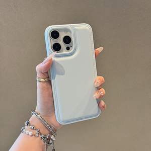 غطاء هاتف فاخر بنمط جلد منتفخ لهاتف 17 برو ماكس، مقاوم للصدمات بفتحة كبيرة، مصنوع من مادتي TPU وPC، تصميم إبداعي بلون صلب - Product Image 4