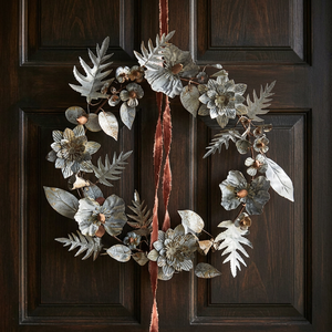 Corona de Metal Rústica Redonda con Flores Decorativas Hechas a Mano, Sin Luces, para Colgar en la Puerta de Navidad, Paquete Individual - Product Image 5