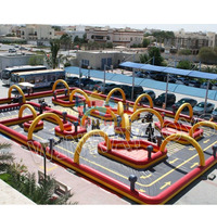 Piste de karting gonflable amusante de qualité commerciale grande aire de jeux de divertissement en plein air pour adultes et enfants