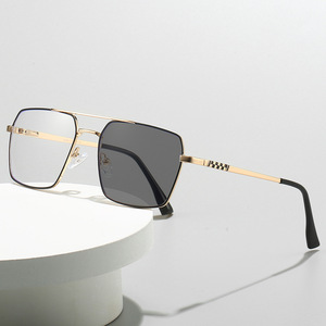Lunettes Optiques Vintage Tendance pour Hommes avec Technologie Anti-Lumière Bleue, Monture Métallique Solide à Double Pont, Monturas Opticas Bleues - Product Image 3