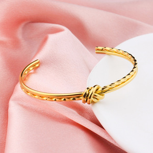 Pulseiras Ajustáveis Vintage Minimalistas em Ouro 18k, Joias Femininas, Estilo Geométrico com Nó, Moda de Alto Padrão em Aço Inoxidável - Product Image 2