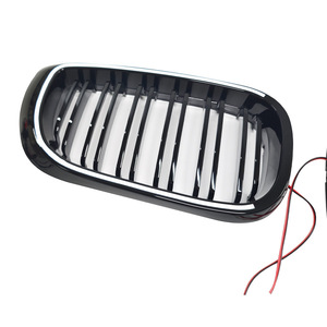 Parrilla iluminada de doble línea para BMW E46 2002-2005, material ABS con clips para versión de 4 puertas - Product Image 5
