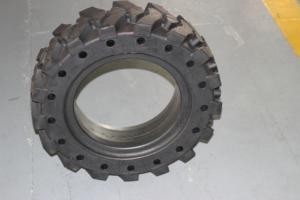 कोउरा ठोस टायर थोक नई 5.70-12 5.70x12 स्किड स्टीड लोडर 5 छेद के साथ s70 टायर प्रतिस्थापन के लिए - Product Image 6