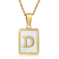 Vente en gros collier vintage Ins Statement en acier inoxydable plaqué or 18 carats rectangle en forme de coquille naturelle collier de lettres initiales A-Z