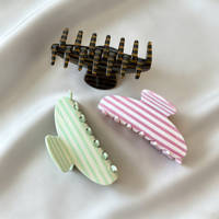 CHUJIAN Pinces à cheveux en acétate rayées couleur bonbon, pinces requin colorées et vibrantes, pinces élégantes et minimalistes à maintien solide pour femmes