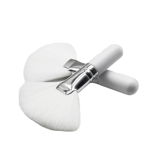 Brochas de Maquillaje al por Mayor OEM, <span class=keywords><strong>Brocha</strong></span> Grande en Forma de Abanico <span class=keywords><strong>para</strong></span> Iluminar, Pelo Sintético Corto, Mango de Madera, <span class=keywords><strong>Brocha</strong></span> Facial Suave - Product Image 1