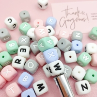Perles en silicone colorées classiques de 12 mm, lettres de l'alphabet A-Z, perles carrées pour colliers, cordons, bracelets, porte-clés d'anniversaire