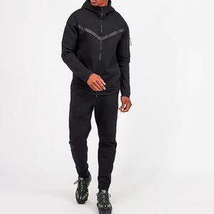 Ensemble de survêtement deux pièces en molleton technique en polyester avec logo personnalisé, sweat à capuche et pantalon de jogging pour homme - Product Image 3