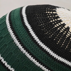 Chapeau Kufi tricoté multicolore élégant avec bonnet de prière ethnique pour homme et chapeau Kopiah de voyage pour usage quotidien – Vente en gros - Product Image 2