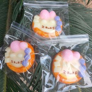 ของเล่นบีบลดความเครียดรูปแมวทาร์ต TPR Taba Squishy ของเล่นยอดฮิตใน TikTok ทำจากวัสดุ TPR ของเล่นบีบคลายเครียดรูปอาหาร - Product Image 3