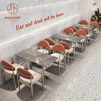 Café à manger ensemble de meubles de café chaises à structure en métal argenté avec siège blanc et dossiers orange avec tables en acier inoxydable
