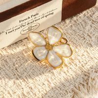 Bagues ouvertes en acier inoxydable étanche, deux styles, motif floral creux en zircon et fleur en émail blanc, pour femmes, vente en gros