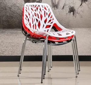 现代廉价白色可堆叠塑料餐饮休闲树枝椅，镀铬金属腿