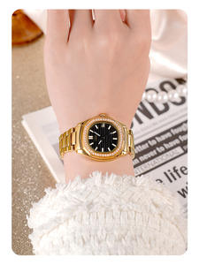 Montres étanches personnalisées de haute qualité en gros d'usine avec un design en quartz moissanite étincelant 5A et un logo personnalisé - Product Image 4