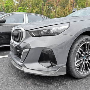 Kit de carrocería con divisor de labio delantero Amp-Z para BMW Serie 5 I5 G60 G61 M Sport 2024+ en negro mate con textura de fibra de carbono - Product Image 1