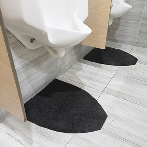Tapis de sol commerciaux antidérapants et lavables pour toilettes et urinoirs pour hommes - Product Image 2