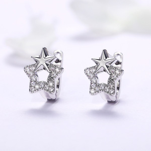 Orecchini a forma di stella per donna, gioielli minimalisti con pietre scintillanti semplici - Product Image 1