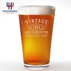 Verre à bière HUAHANGNA personnalisé avec logo, 16 oz, style vintage gravé au laser, moderne, idéal pour un cadeau d'anniversaire ou une promotion - Product Image 1
